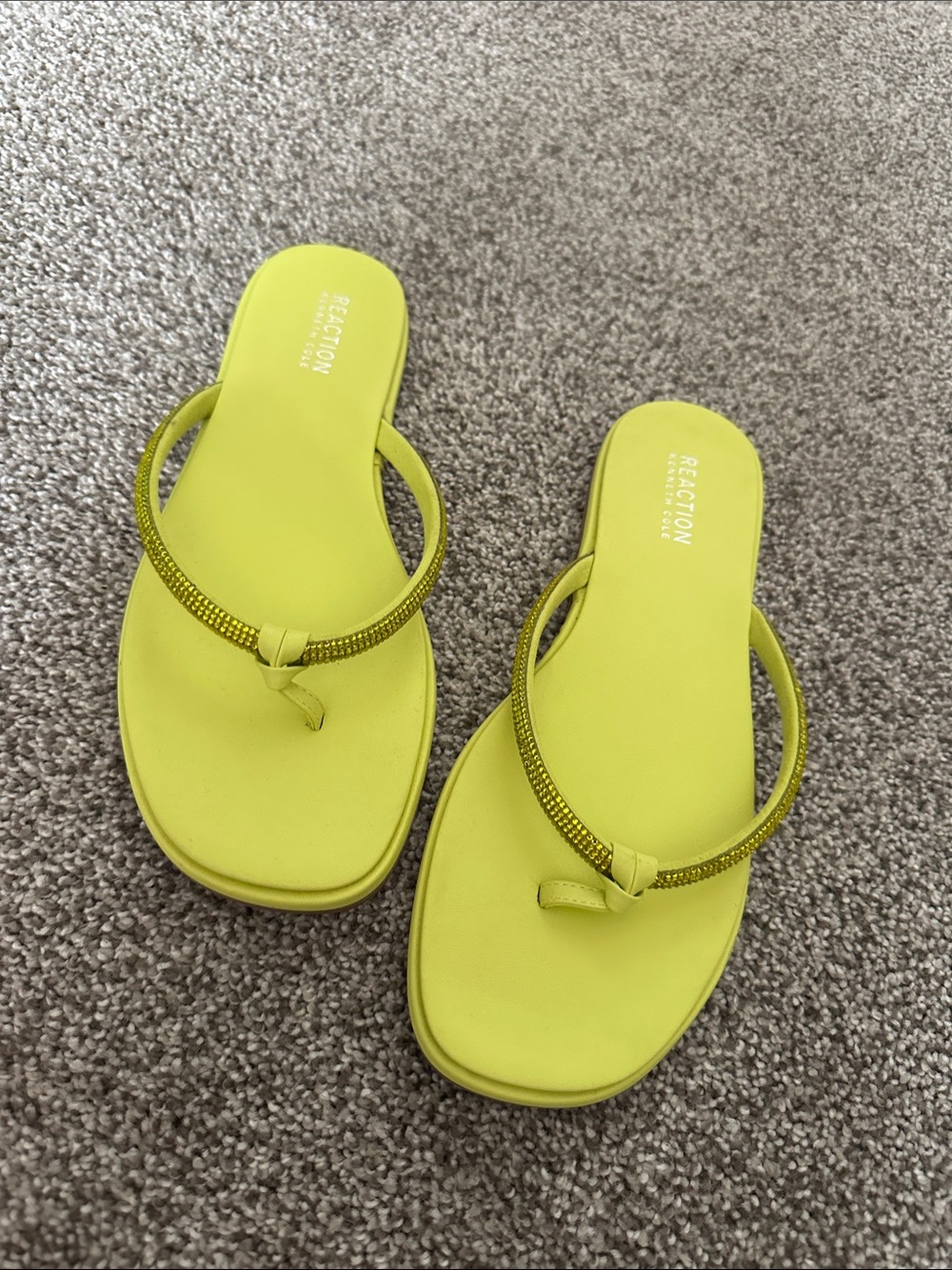 Reaction Kenneth Cole Beaded Toe-Loop Sandals
